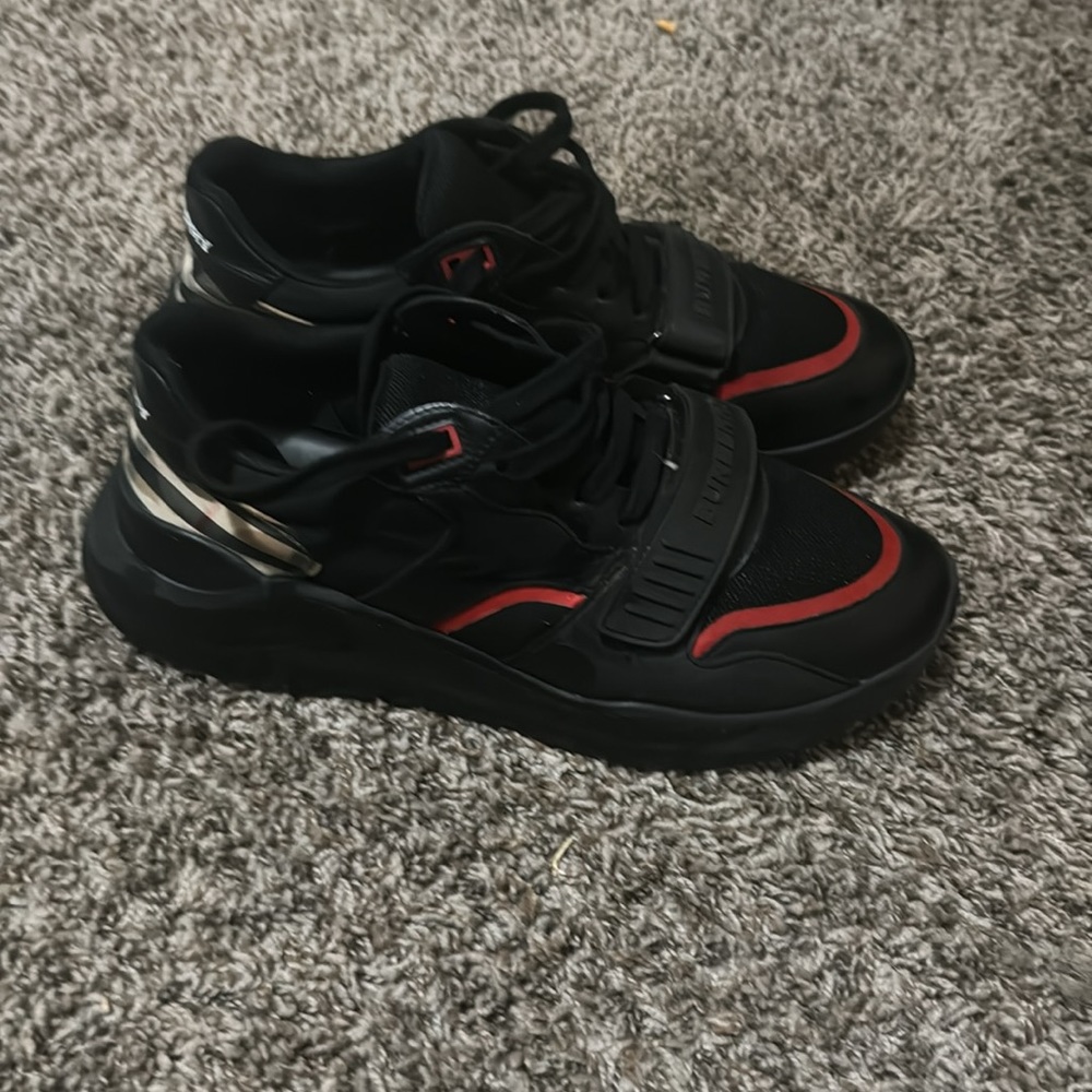 I’m selling my Burberry shoes size 43 good condition - Picture 2 of 4